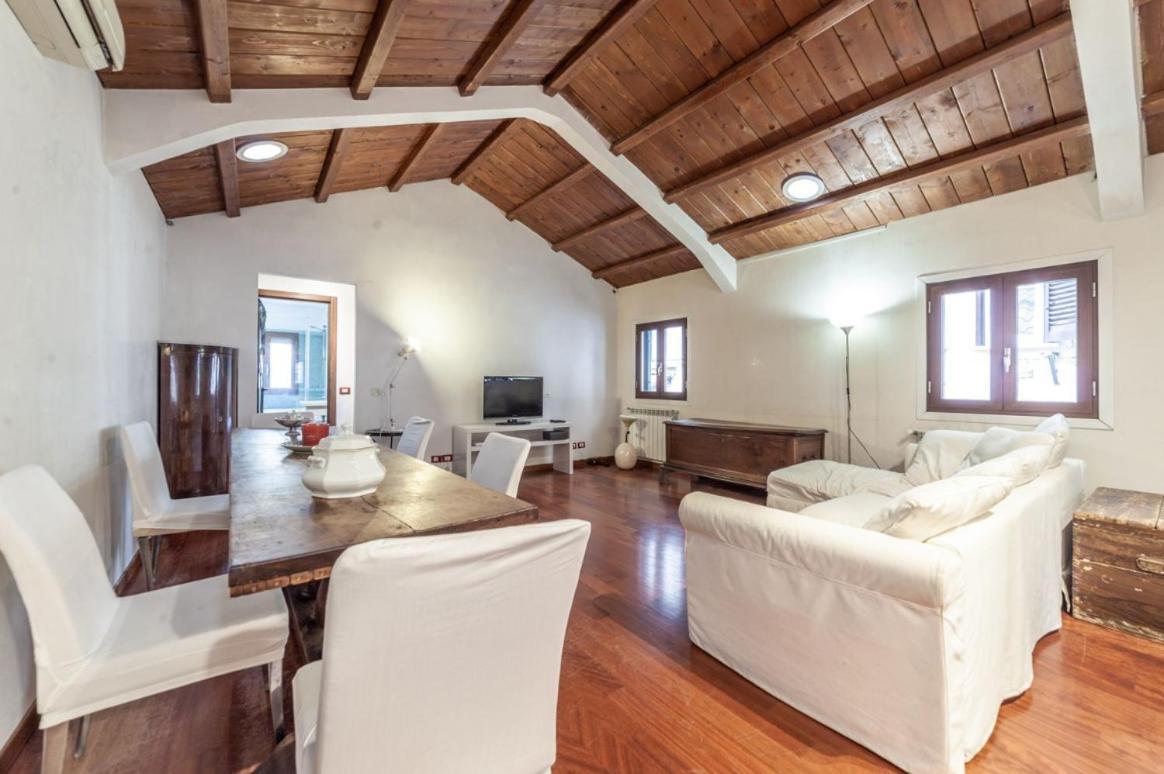 Domus Colosseum, Detached House Just Few Steps From The Colosseum Roma