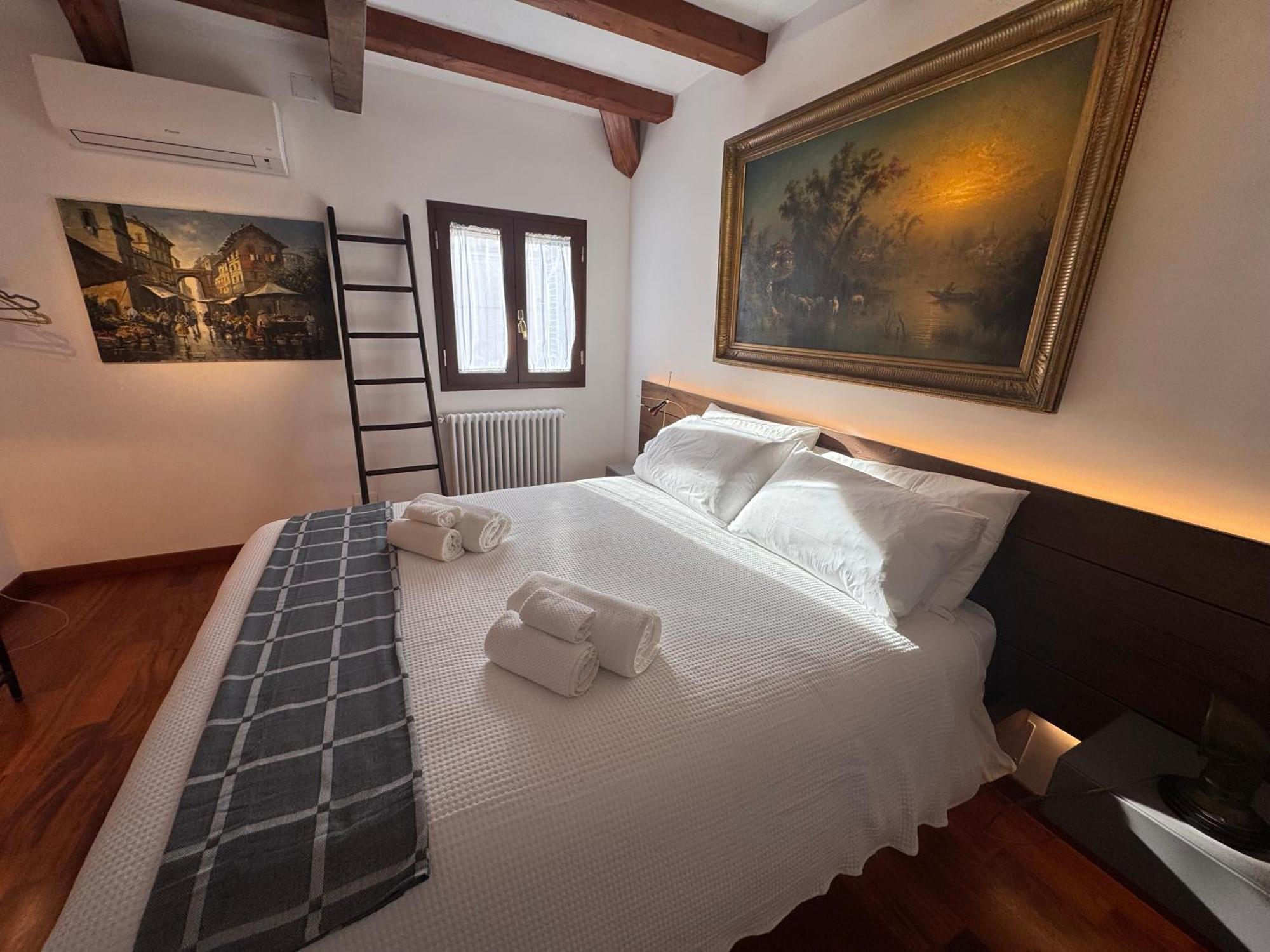 Chalé Domus Colosseum, Detached House Just Few Steps From The Colosseum Roma